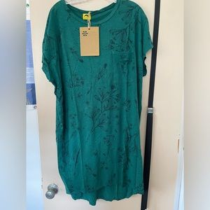 Kealopiko tshirt dress. Dark green.